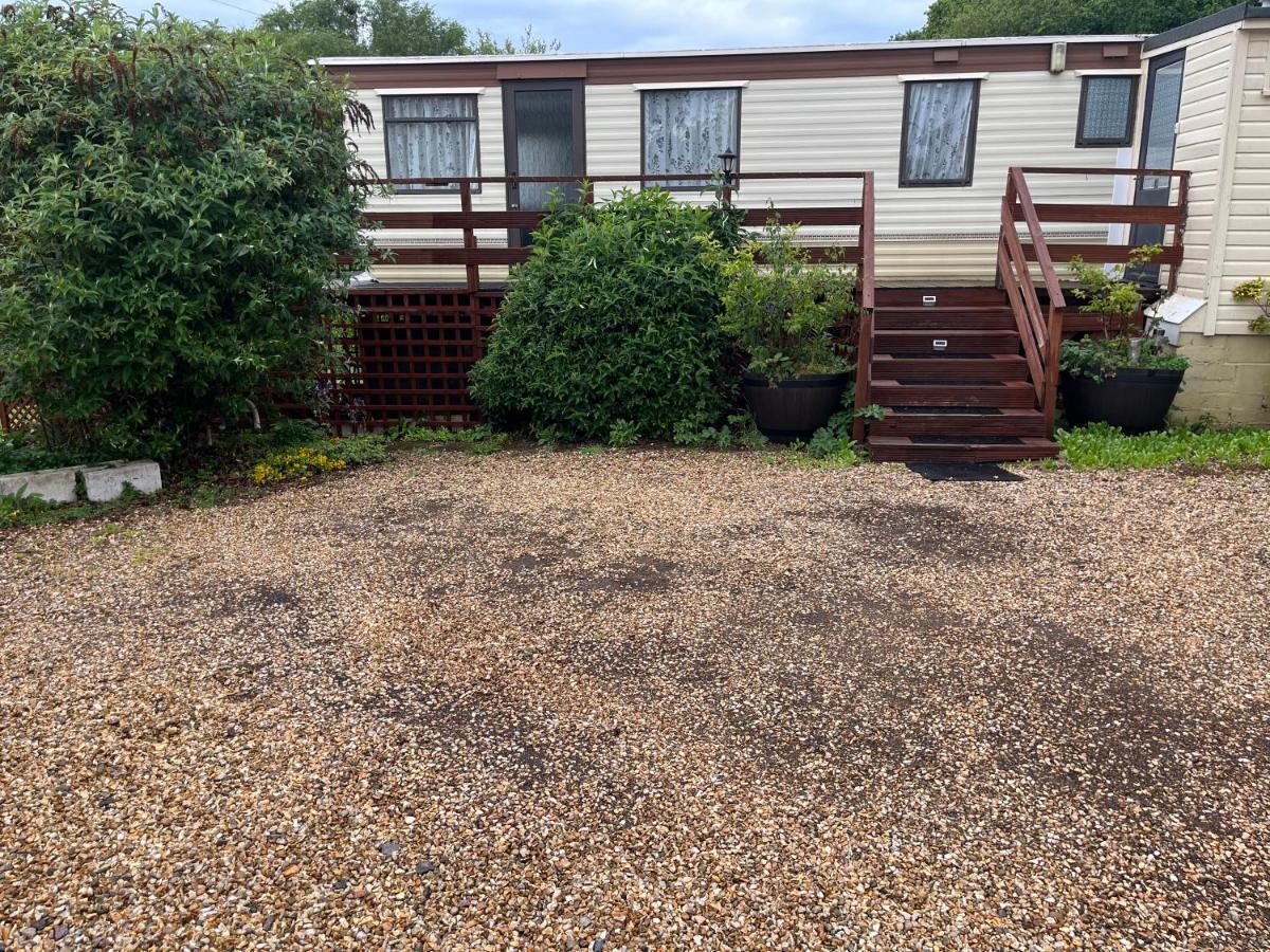 Private Holiday Home In Calm Site Wootton Bridge  Exterior foto